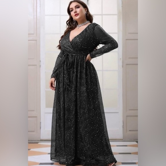 Plus Dress 🖤 - Picture 3 of 8